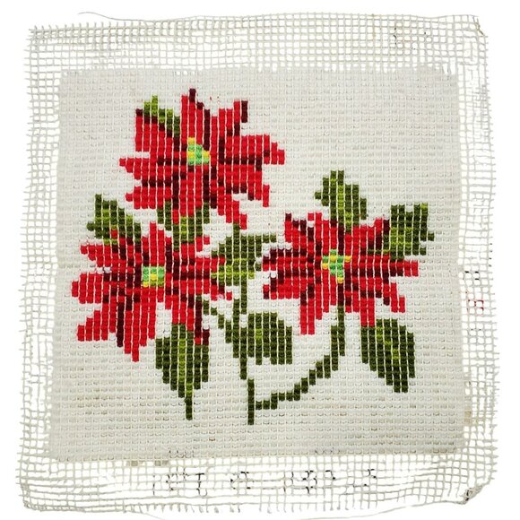 Red Poinsettia Latch Hook Christmas Flowers Holiday Pillow Rug Wall Decor 14" - Picture 2 of 6